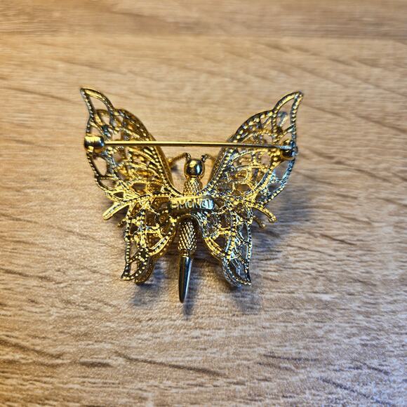Vintage Gold Tone Butterfly Brooch with 3D Filigree Wings - Picture 2 of 3